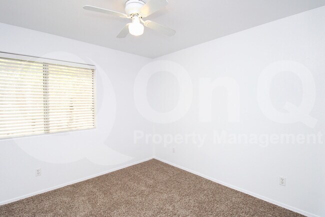 Building Photo - 661 W Horseshoe Ave