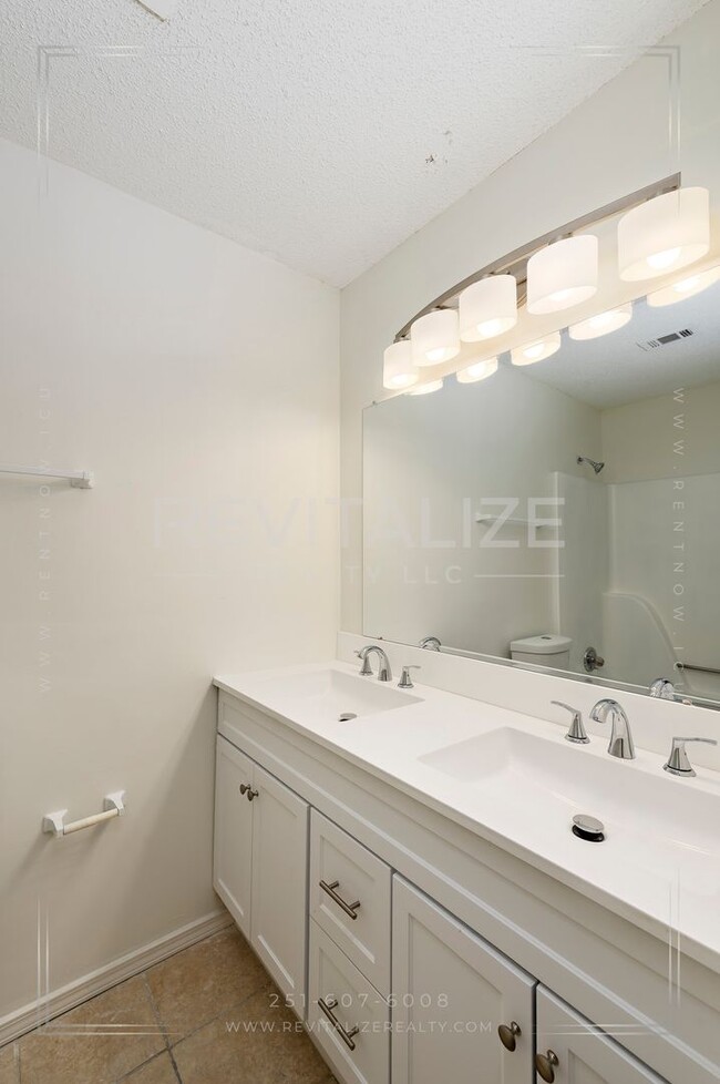 Building Photo - Sweet Cottage-esque 3-Bed 2-Bath in Daphne!