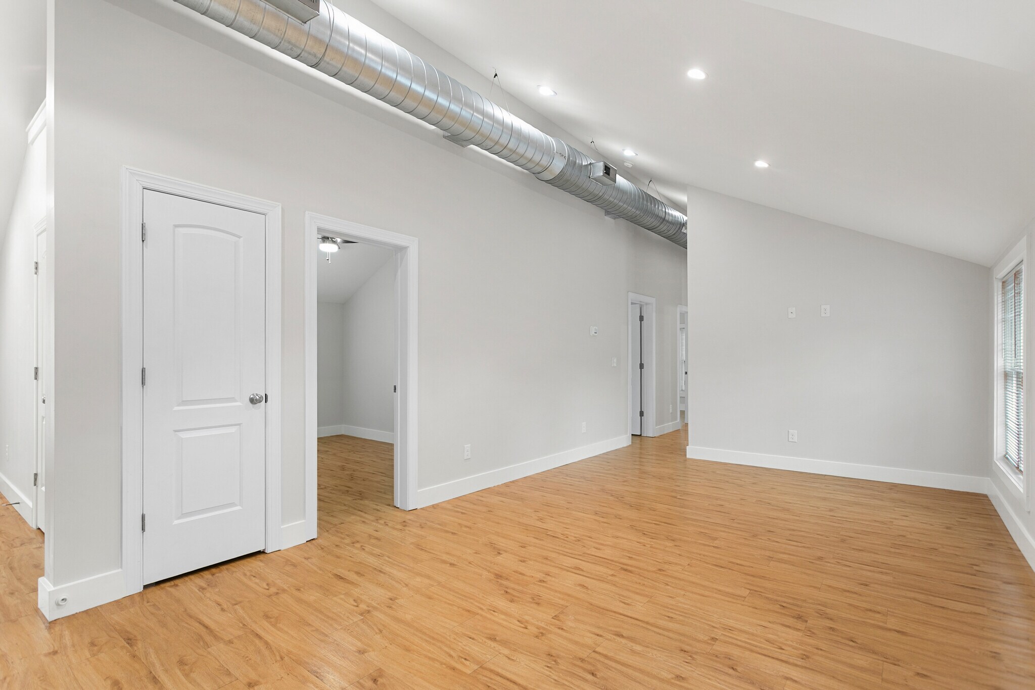Building Photo - 901 E Haggard Ave