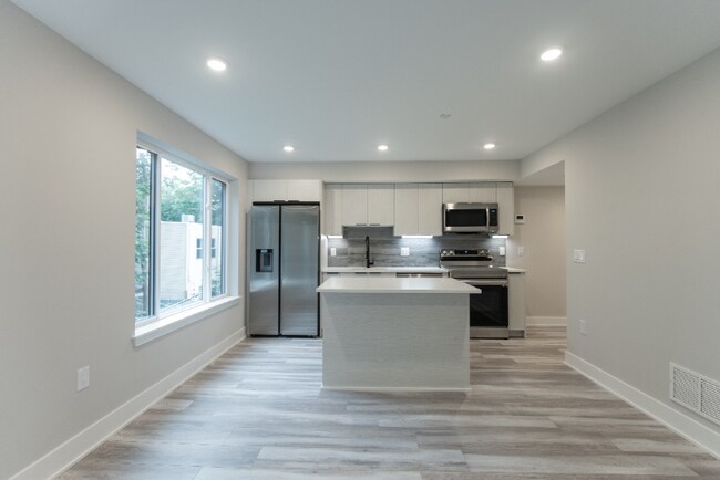 Building Photo - 665 N 35th St