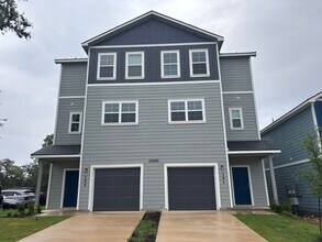 Building Photo - Triple Master Suites 3-Story Townhome