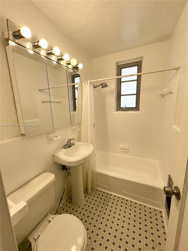 Building Photo - 901 Collins Ave