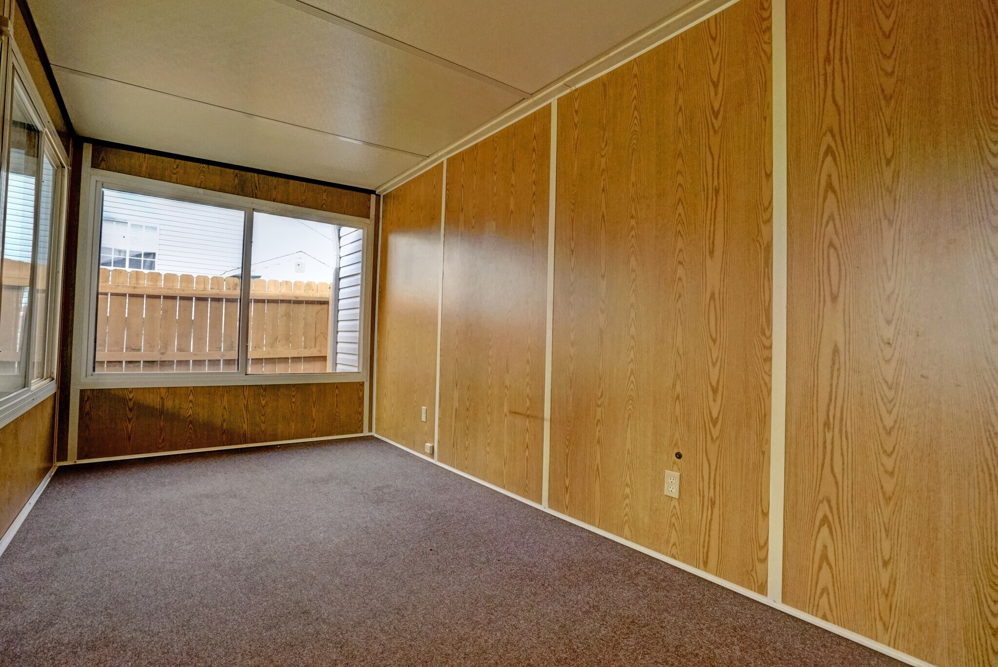 Four Season Room - 626 Woods Crossing Dr