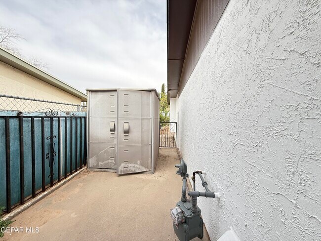 Building Photo - 11109 Pink Coral Dr