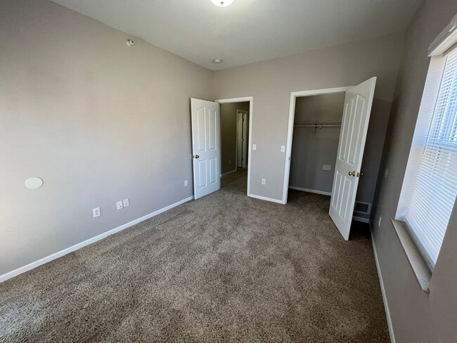 Building Photo - 2 bedroom unit across street from KSU Camp...