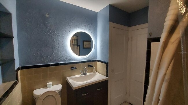 Building Photo - 110 N Crest Ave