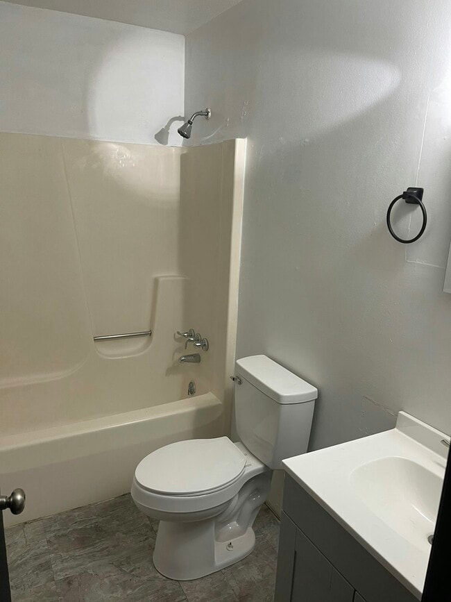 Building Photo - 4161 W Ridge Rd