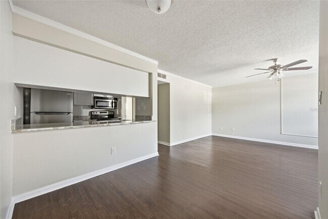 Building Photo - 3102 W Horatio St