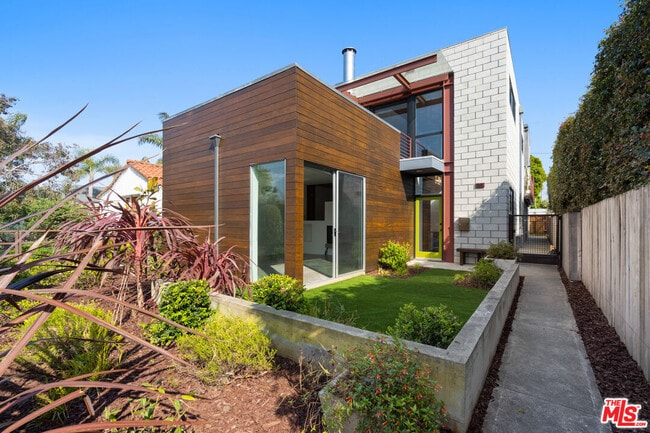 Building Photo - 800 Indiana Ave