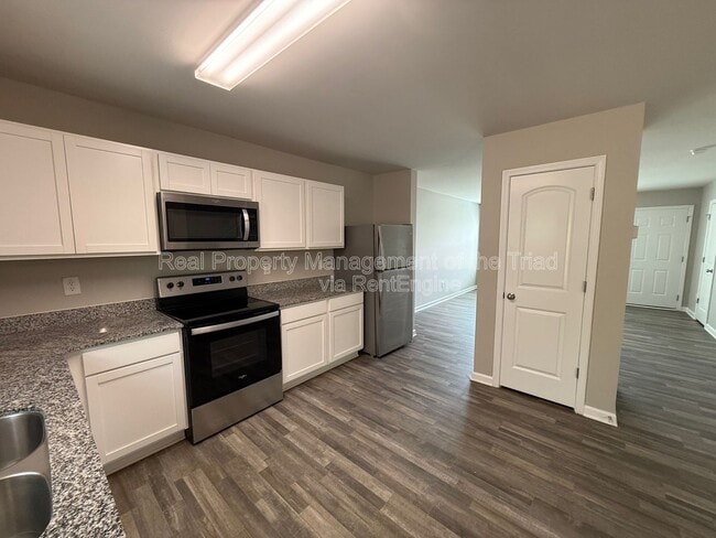 Building Photo - 3801 Miller Dr