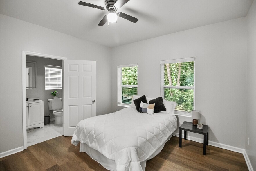 Building Photo - 789 Main St