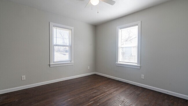 Building Photo - Beautifully remodeled 3/2 in West Tulsa - ...