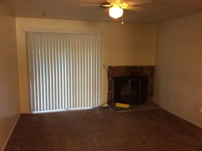 Building Photo - 385