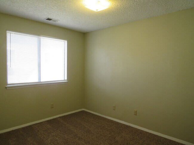 Building Photo - 2619 E Uintah St