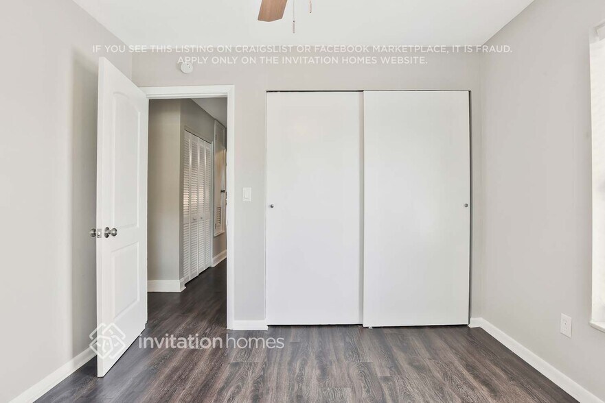 Building Photo - 1088 E Page Dr