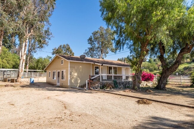 Primary Photo - One bedroom Guest House on Horse Property