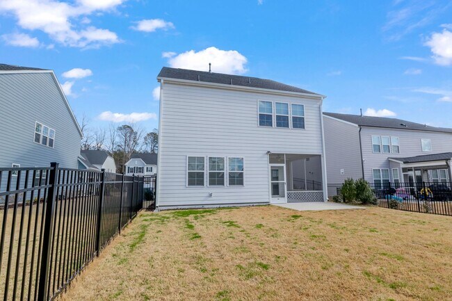 Building Photo - Light & Bright 4BR 3BA house in Tryon, Wak...