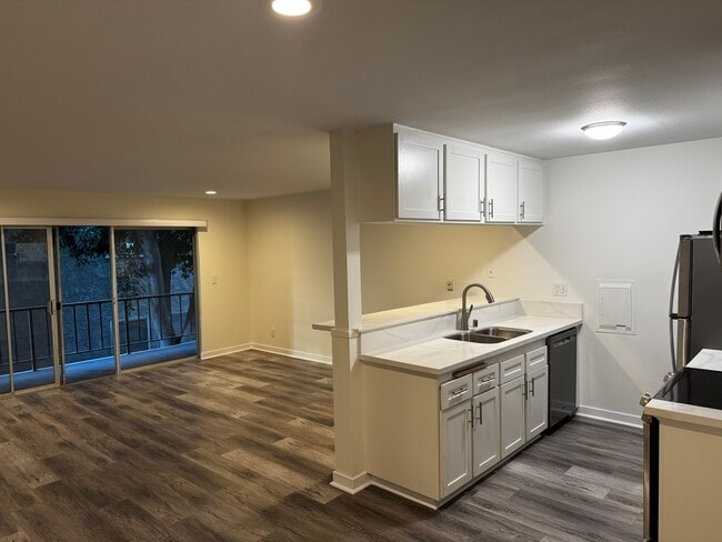Building Photo - 280 Molino Ave