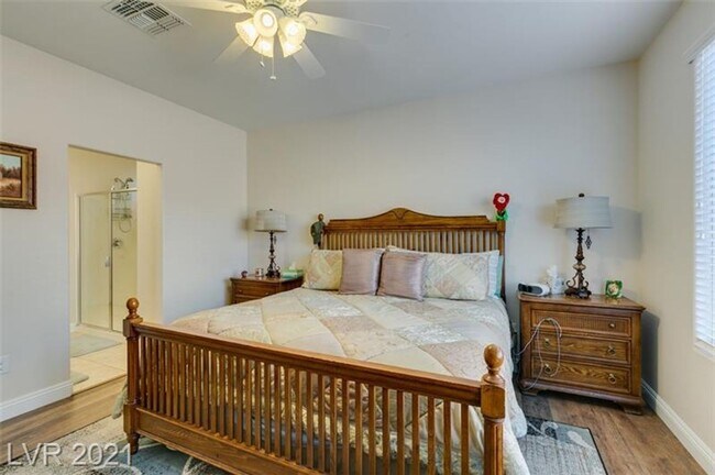 Building Photo - Mountains Edge 4 Bedroom!