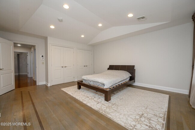 Building Photo - 25 White Oak Ln