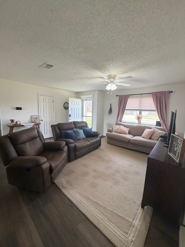 Building Photo - 927 E Krayler Ave