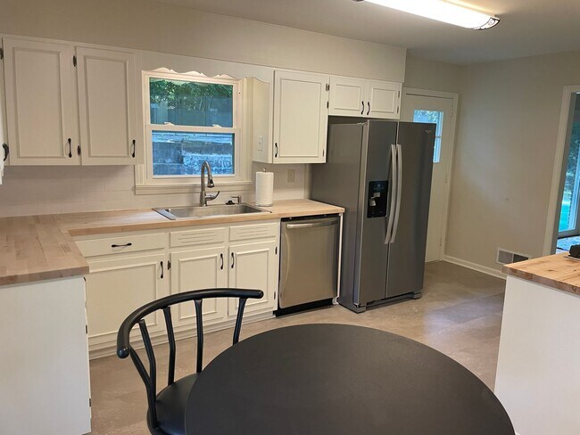 Building Photo - West Homewood: 5 Bedroom 3 Bath House with...