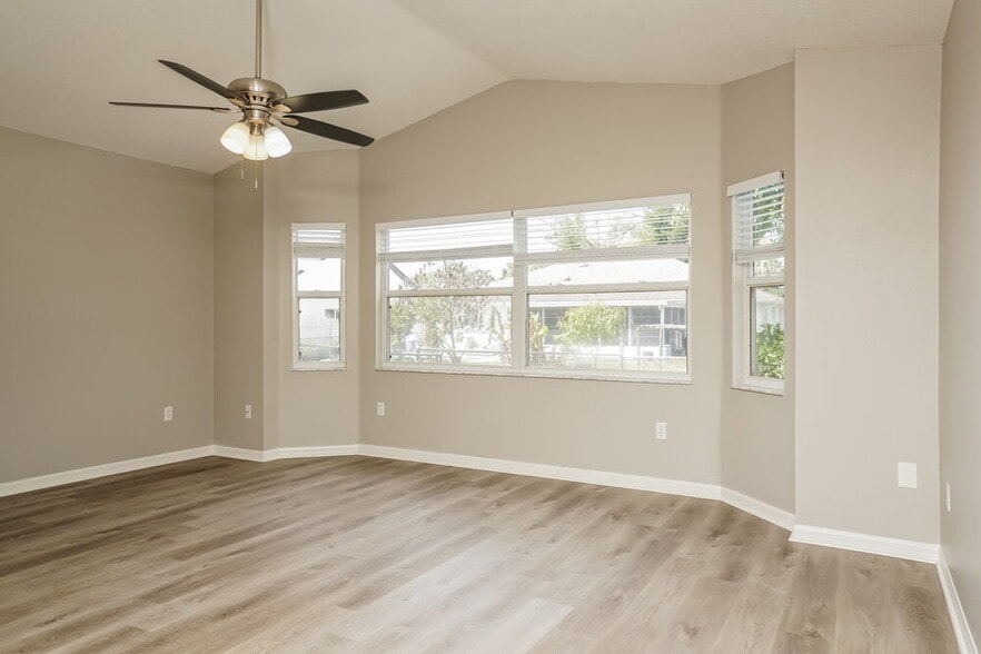 Building Photo - 5515 Maccaughey Dr