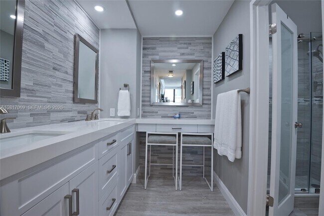 Building Photo - 3505 S Ocean Dr