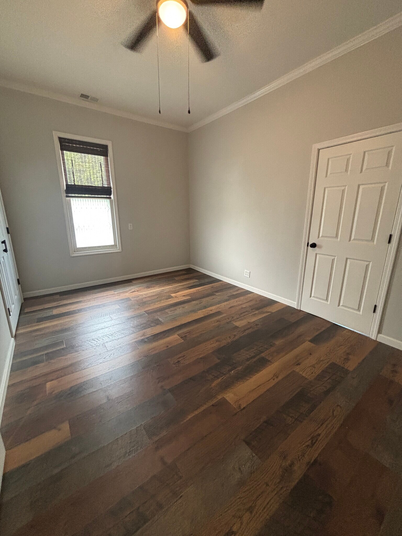 Building Photo - 318 S Woodland Heights Dr