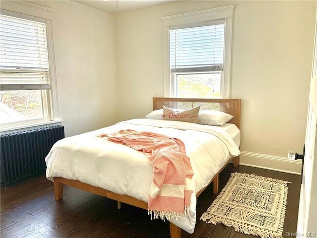 Building Photo - 194 N Midland Ave