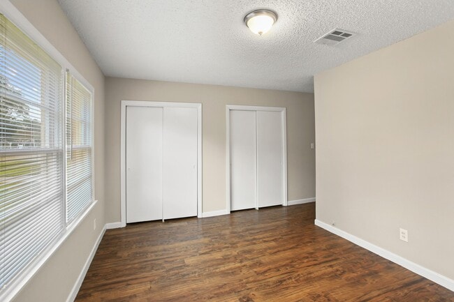 Building Photo - 410 22nd Ave N