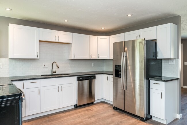 Building Photo - 6450 Chippingdon Dr