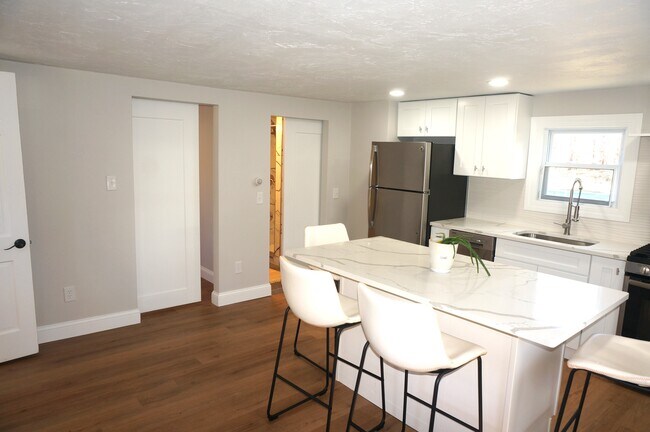 Building Photo - 301 Concord Rd