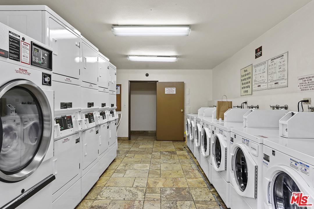 Laundry In Building - 525 S Ardmore Ave