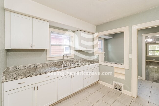 Building Photo - 6105 Swope Pkwy