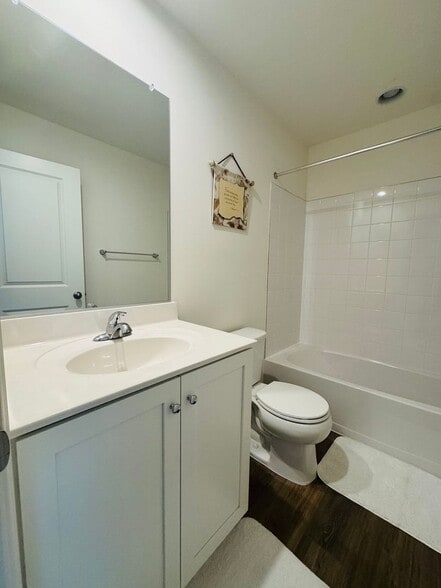 Building Photo - 229 Clifton Mnr