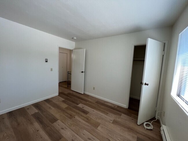 Building Photo - Spacious Condo with Private Patio