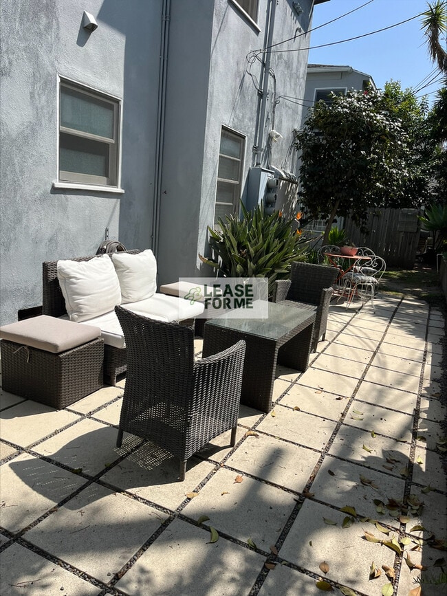 Building Photo - 1229 1/2 Smitwhood Dr-