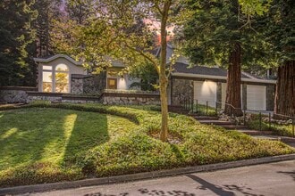 Building Photo - 3 Blackhawk Club Ct