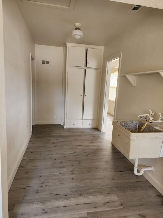 Building Photo - Country Home Between Empire and Waterford-  3 Bedroom 1 Bathroom With Central Heat And Air