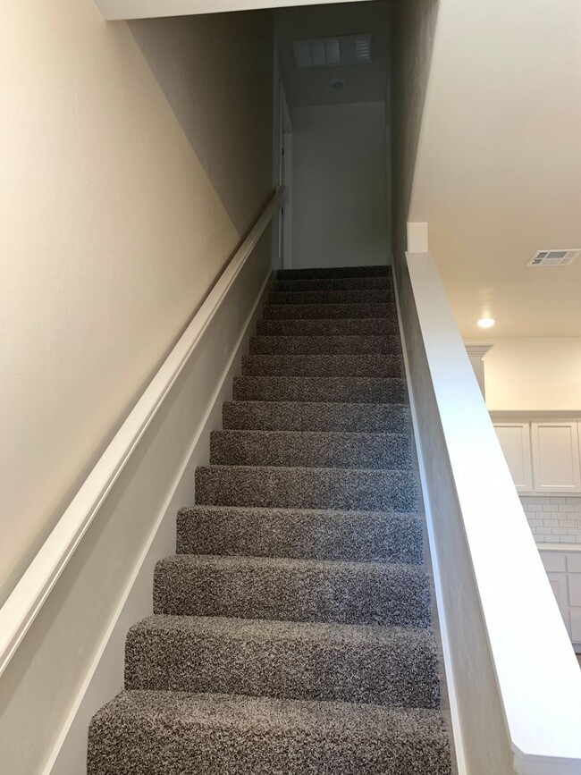 Building Photo - Gorgeous 3 bed 2.5 bath home in The Enclave