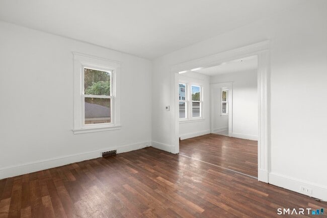 Building Photo - 97 Wall St