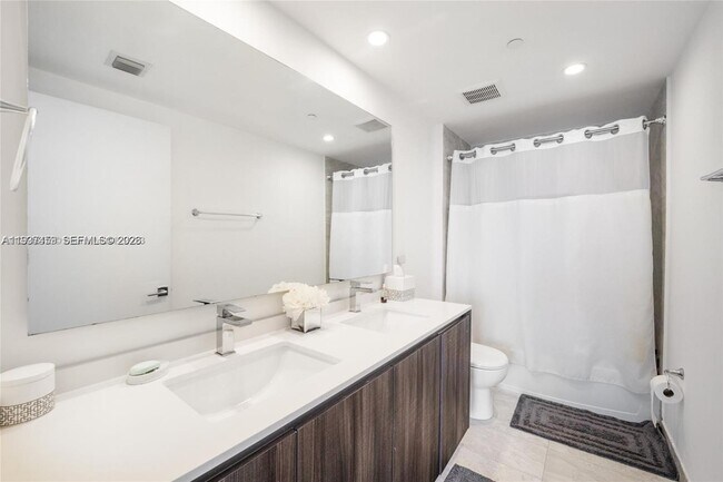 Building Photo - 488 NE 18th St