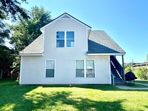 Building Photo - Remodeled 3 bedroom apartment in Portland - Section 8 accepted