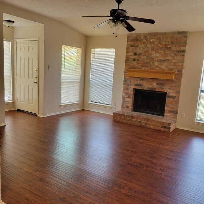Building Photo - 5806 Silver Sage Dr