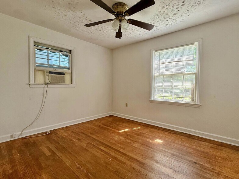Building Photo - 1109 Palmer Dr