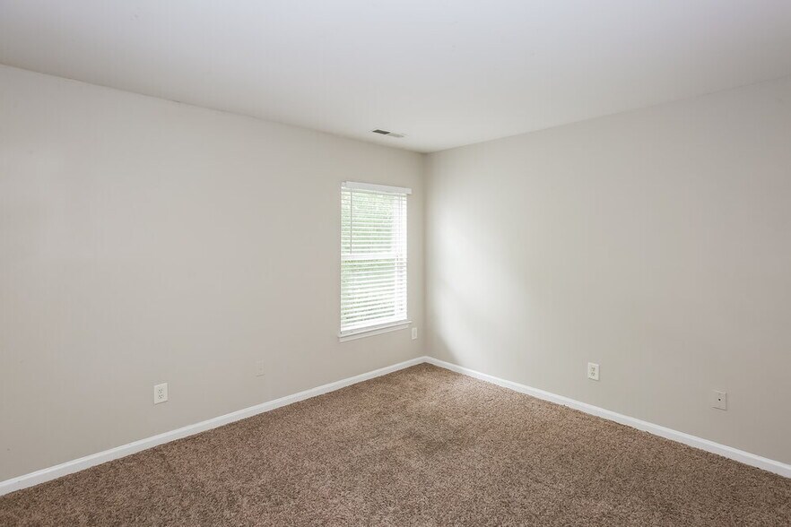 Building Photo - 1320 Bray Dr