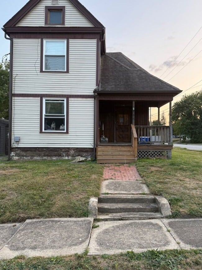 Building Photo - One Bedroom Duplex ( first floor)  $1160