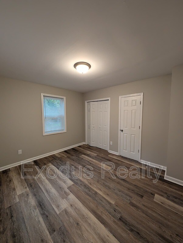 Building Photo - 414 Maple Ave