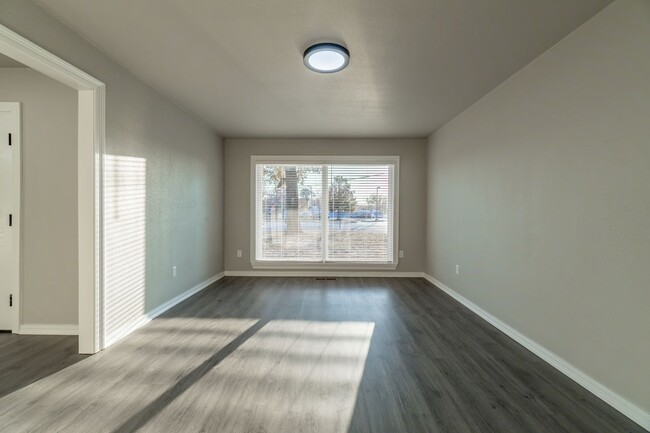 Building Photo - Beautiful Newly Remodeled 3 Bed / 2 Bath H...